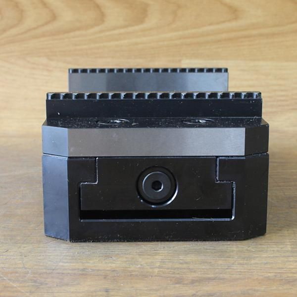 5軸マシンバイス ノックピン