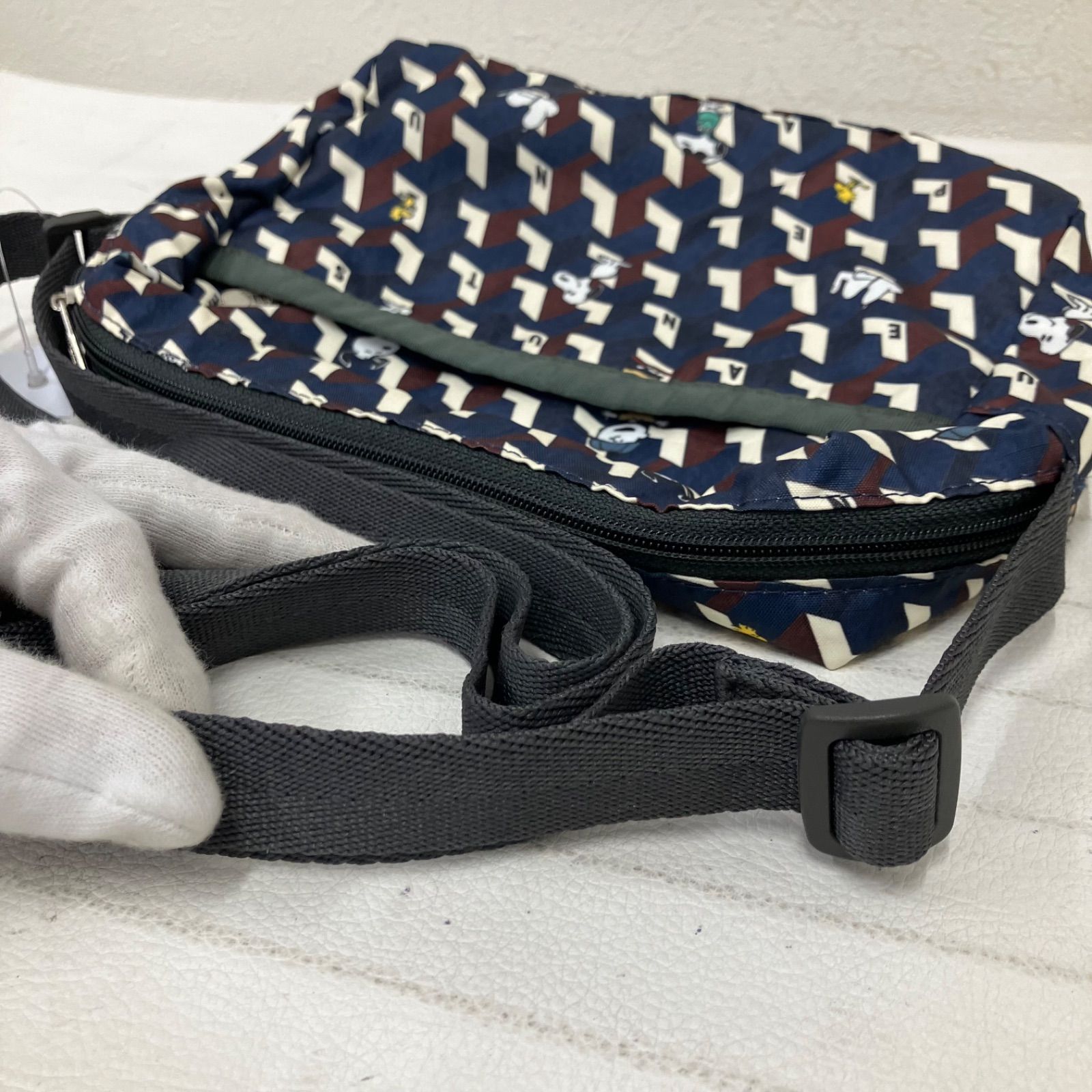 7249 LeSportsac レスポートサック ショルダーバッグ 斜めがけ 紐調節 