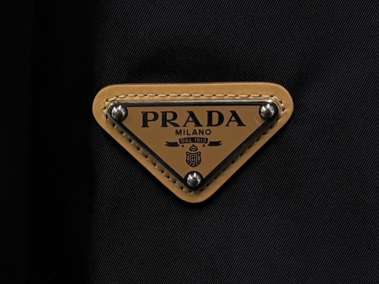 新品未使用 PRADA プラダ レザートリムミニスカート トライアングル