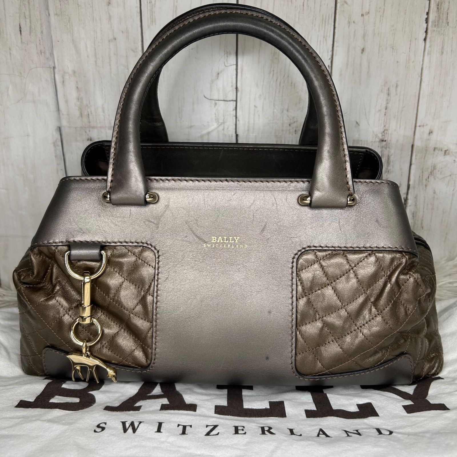 BALLY ハンドバッグ レザー キルティング ゴールド ロゴ
