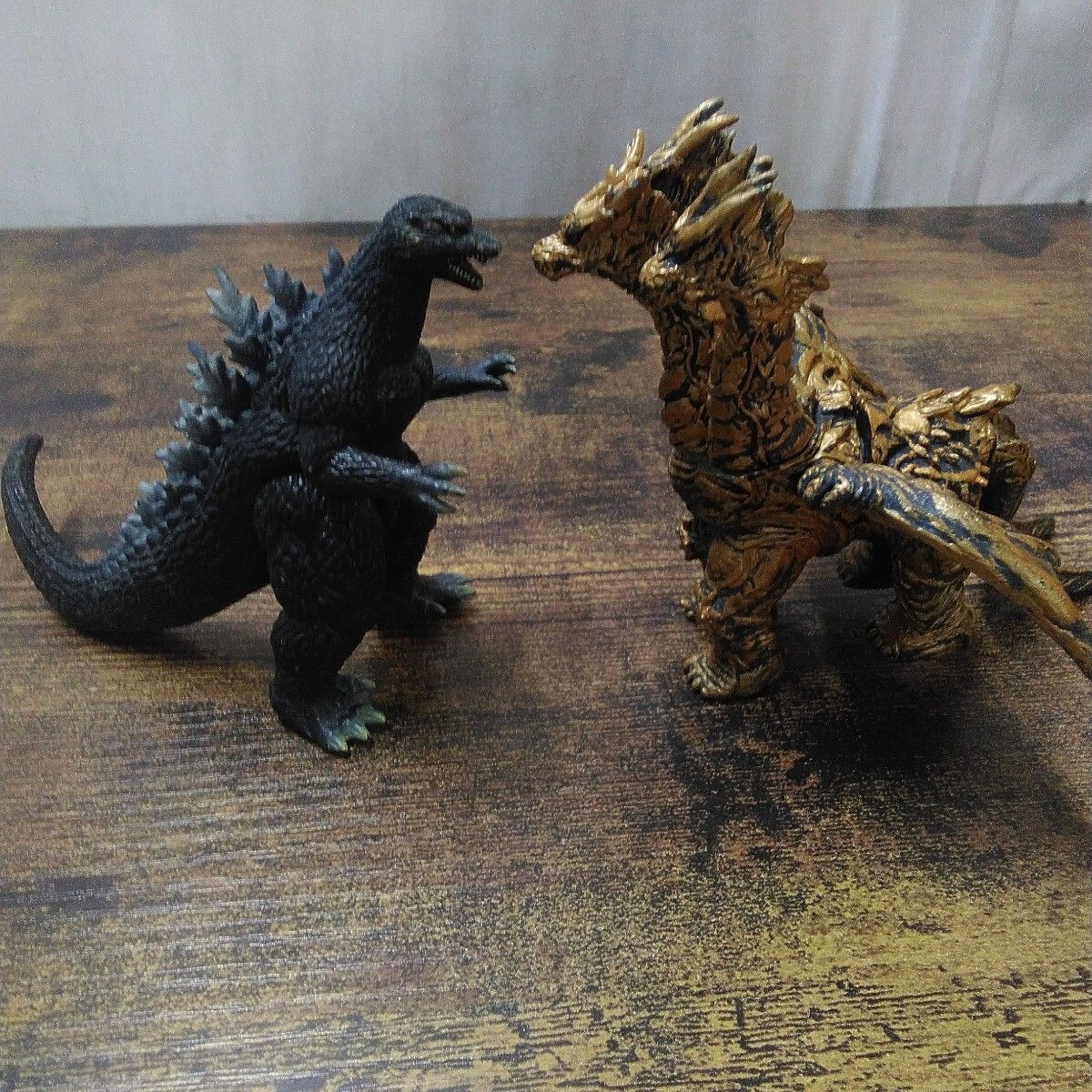 東宝 フィギュア 「ゴジラ(2004)、キングギドラ(2004)、2体セット