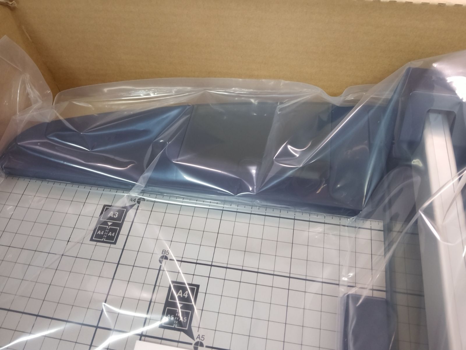 ペーパーカッター