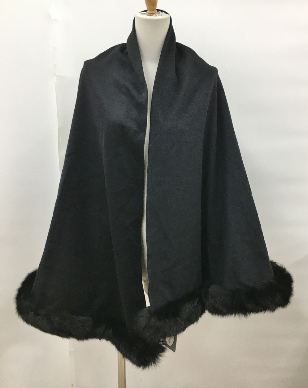 【未使用品】ファビオラ ムーンバット カシミア混 フォックスファー ポンチョ ムーンバット ファビオラ ストール フォックスファー 毛100%(カシミア