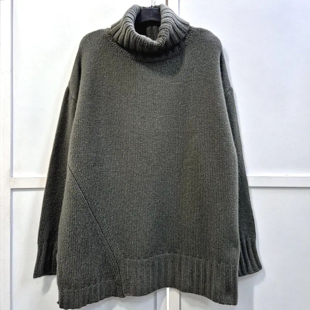 ゴビ カシミア100 タートルネック ニットTシャツ