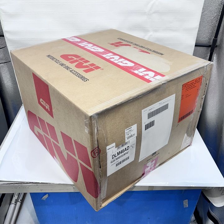 ビックリ箱 GIVI(ジビ) バイク リアボックス モノキー 46L アルミ製 TREKKER