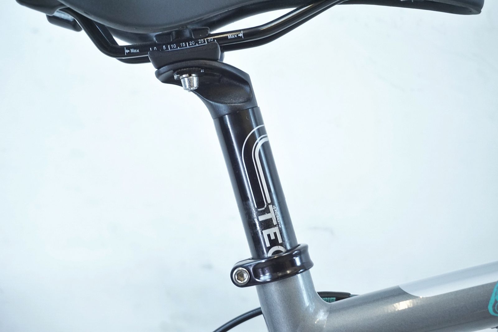 BIANCHI ビアンキ SPORT DUE 2013年モデル クロスバイク バ 丈夫なタイヤ 自転車アクセサリーセット