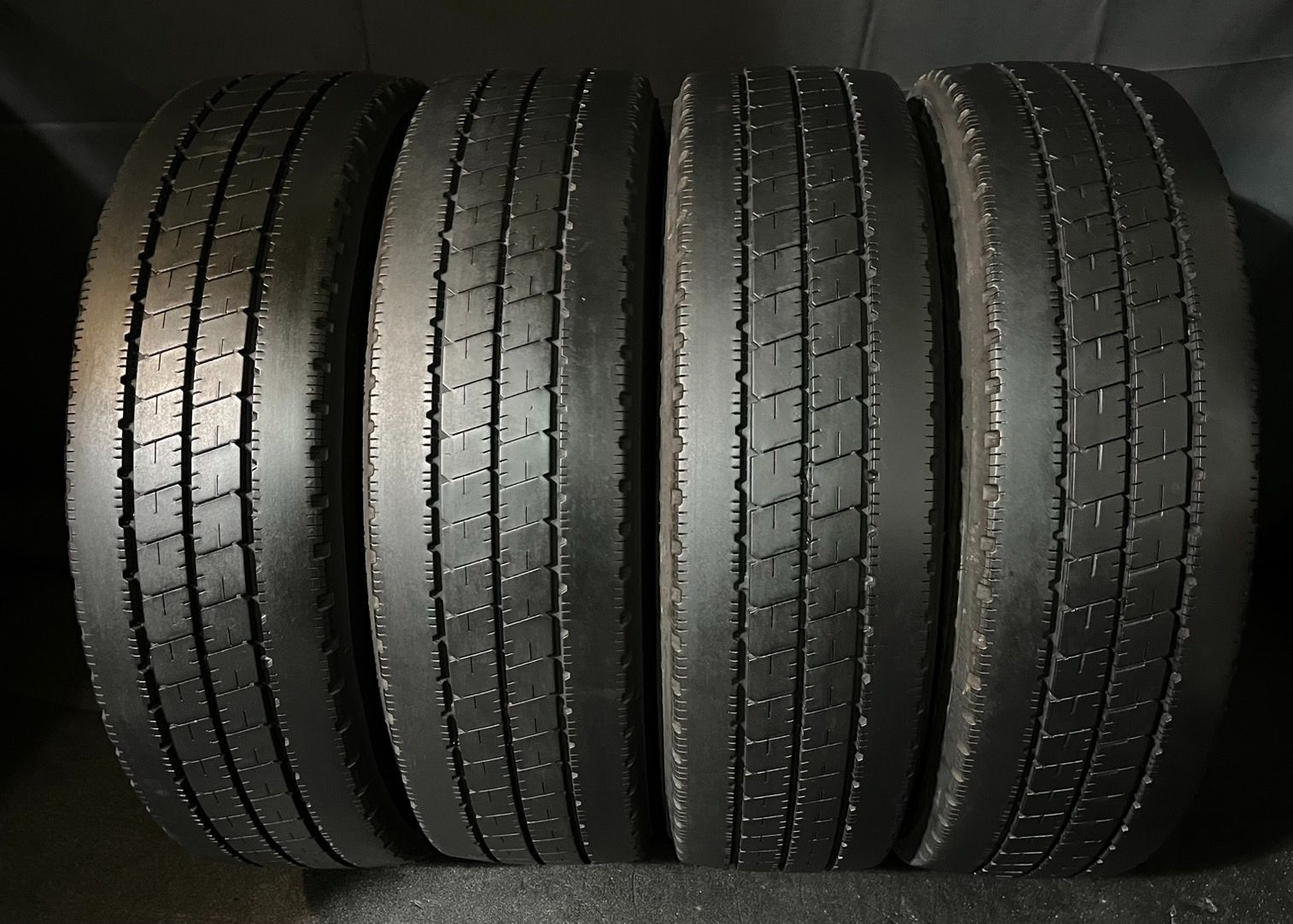 製 溝約6～8 mm ブリヂストン DURAVIS R 207 205 75 16 113 111 N LT 4本 h_857