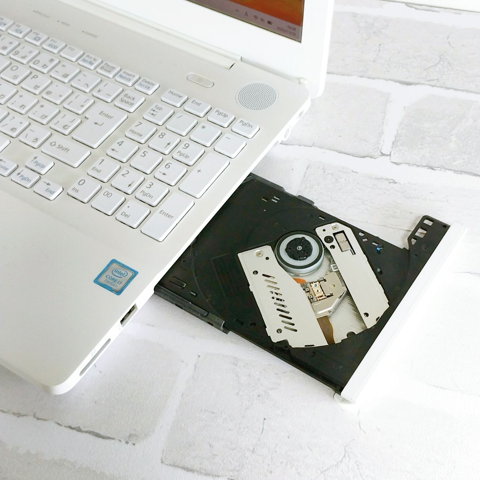 たっぷり1TB Blu-ray 高性能Corei7 第7世代 最新Windows11 ノート