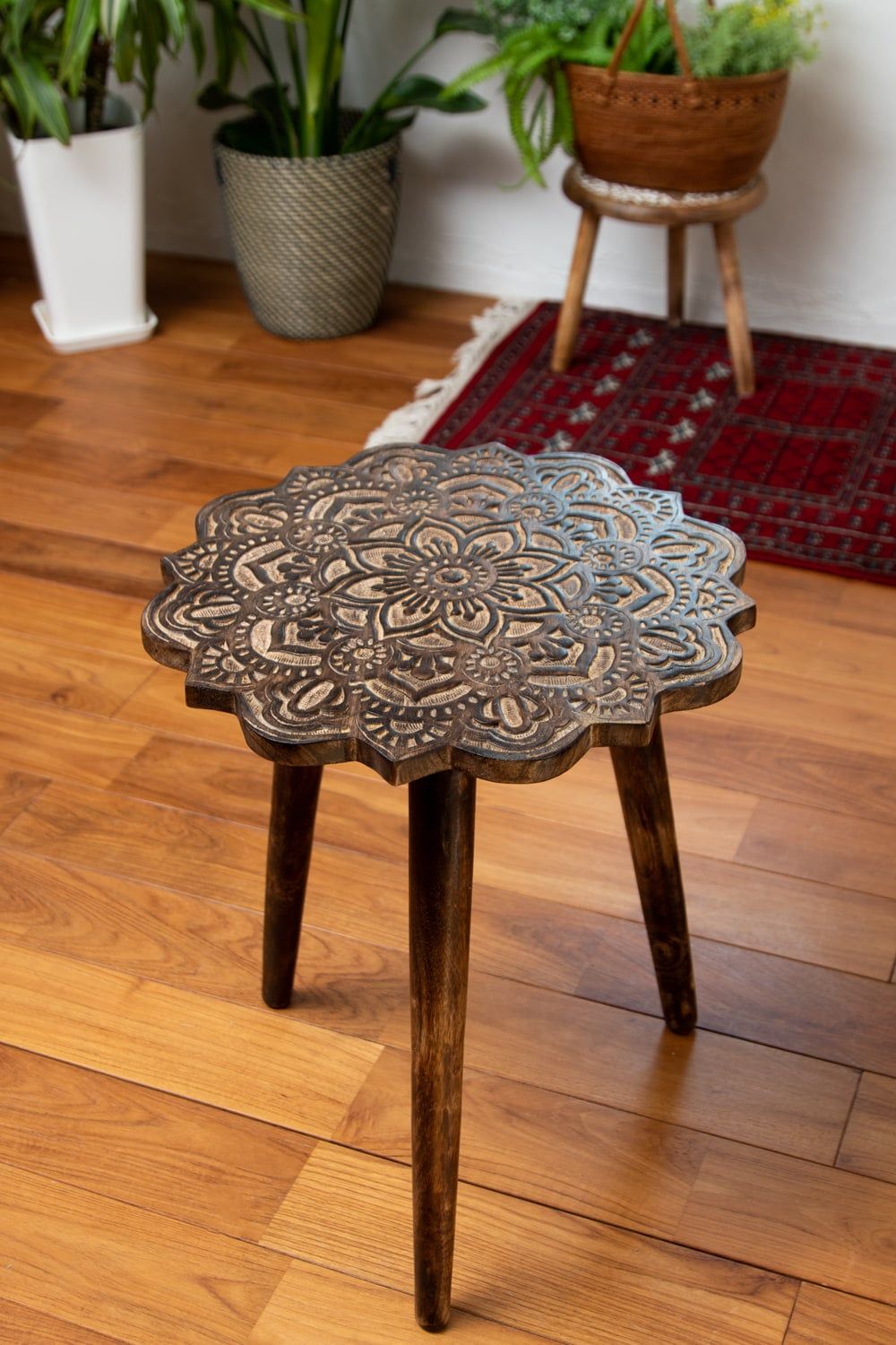 オーク材 サイドテーブル 花と鳥の彫刻付き オーク材 サイドテーブル