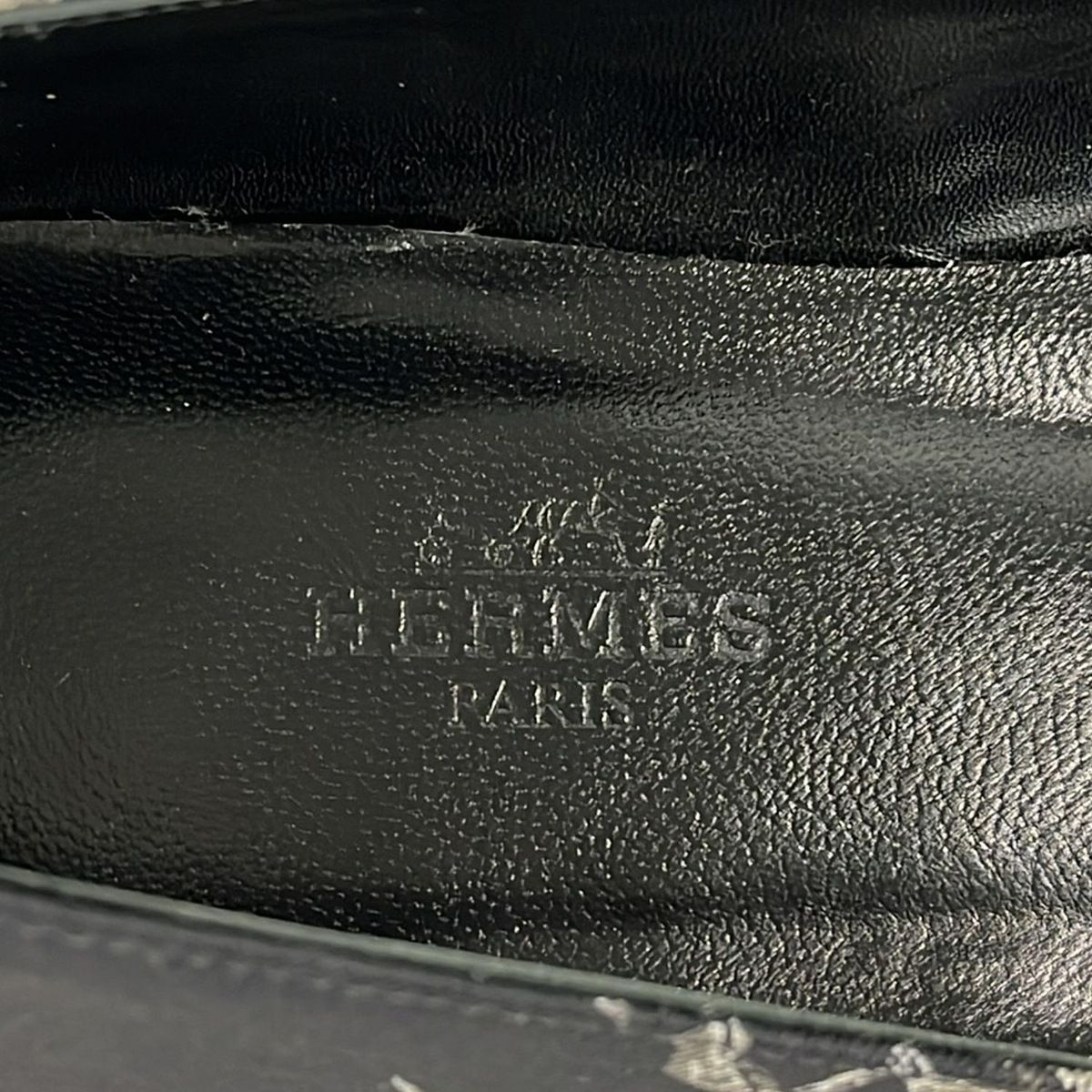 - 黒×白×ダークイエロー