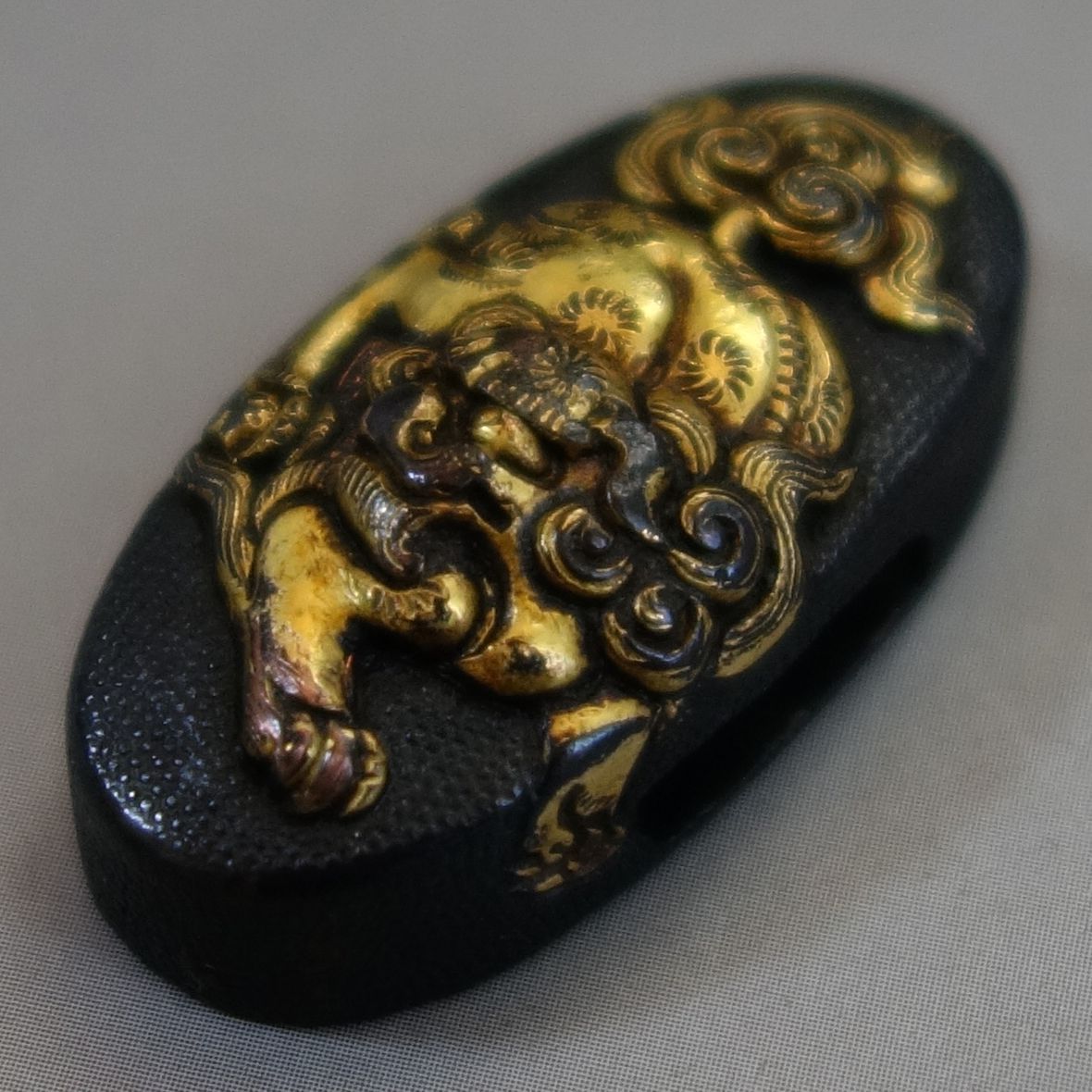 縁頭 【 赤銅魚々子地 獅子図縁頭 】(箱付き) 日本刀 刀装具 鐔 鍔