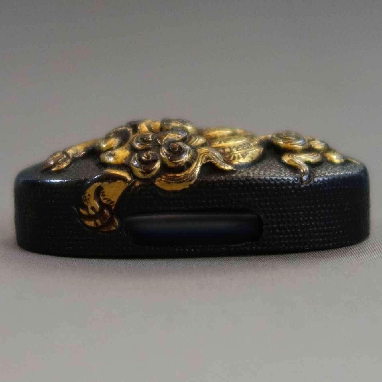 縁頭 【 赤銅魚々子地 獅子図縁頭 】(箱付き) 日本刀 刀装具 鐔 鍔