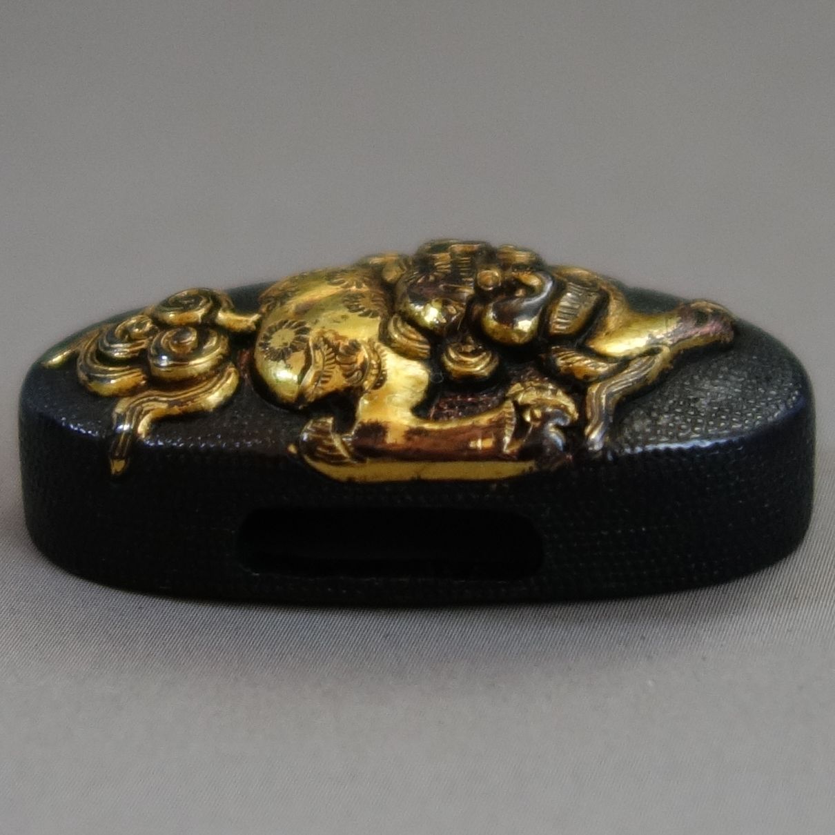 縁頭 【 赤銅魚々子地 獅子図縁頭 】(箱付き) 日本刀 刀装具 鐔 鍔