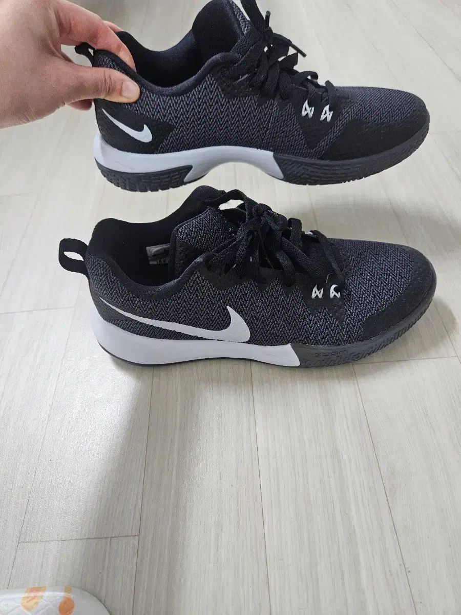 ナイキ ズーム トレーナー スニーカー