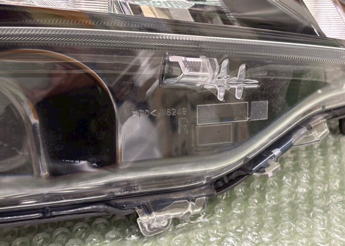 ルーミー M900A 後期 LEDヘッドライト 左 STANLEY W6249 ルーミー M900A 後期 LEDヘッドライト 左 STANLEY W6249 - メルカリ