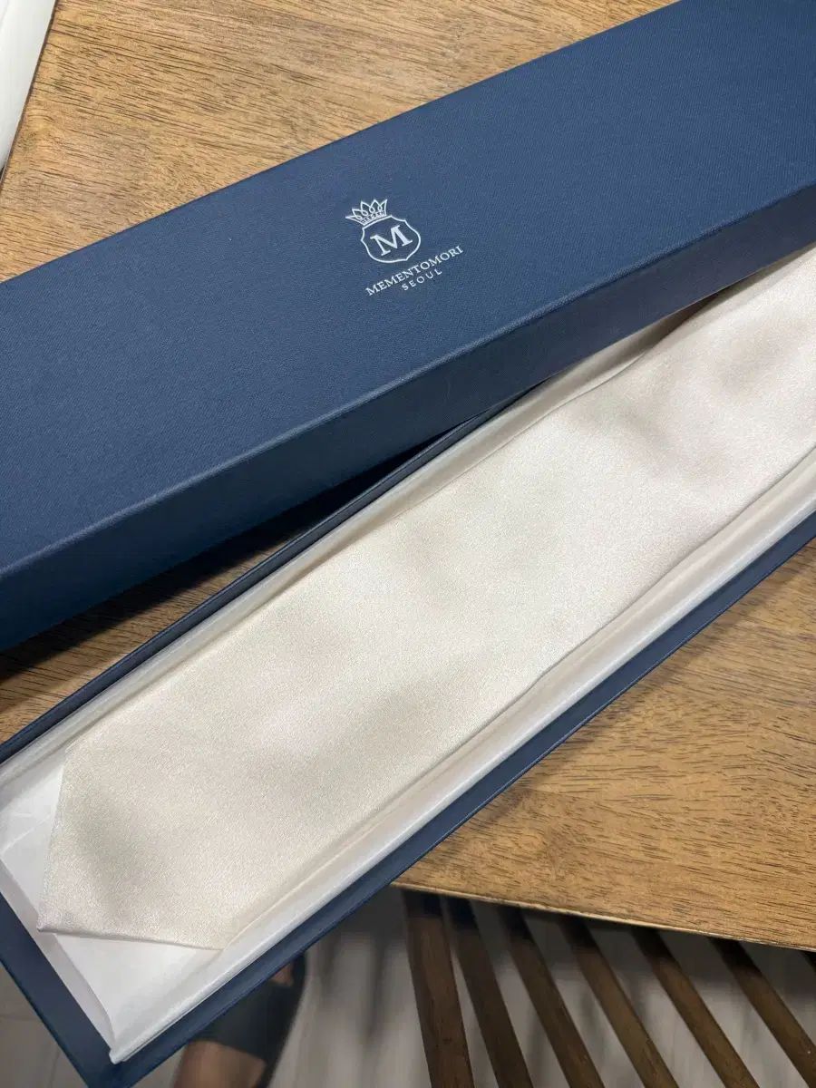 メメントモリ シルク ネックタイ アイボリー