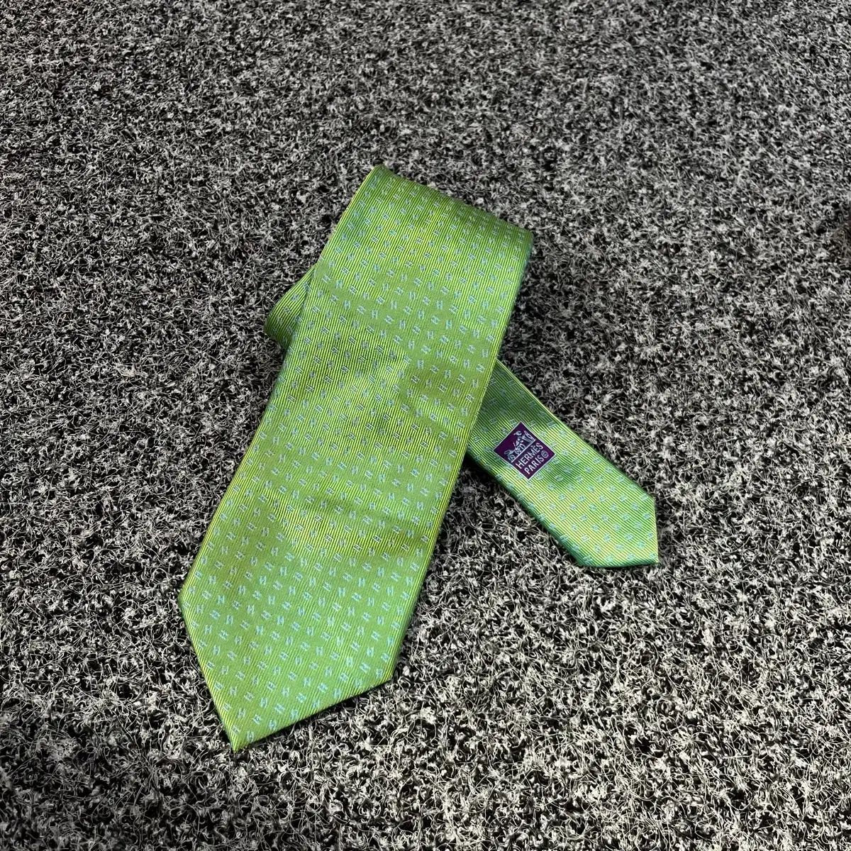 【未使用に近い✨】エルメス ネクタイ グリーン 無地 ファソネ 肉厚生地 シルク 未使用に近い✨】エルメス ネクタイ グリーン 無地 ファソネ 肉厚生地