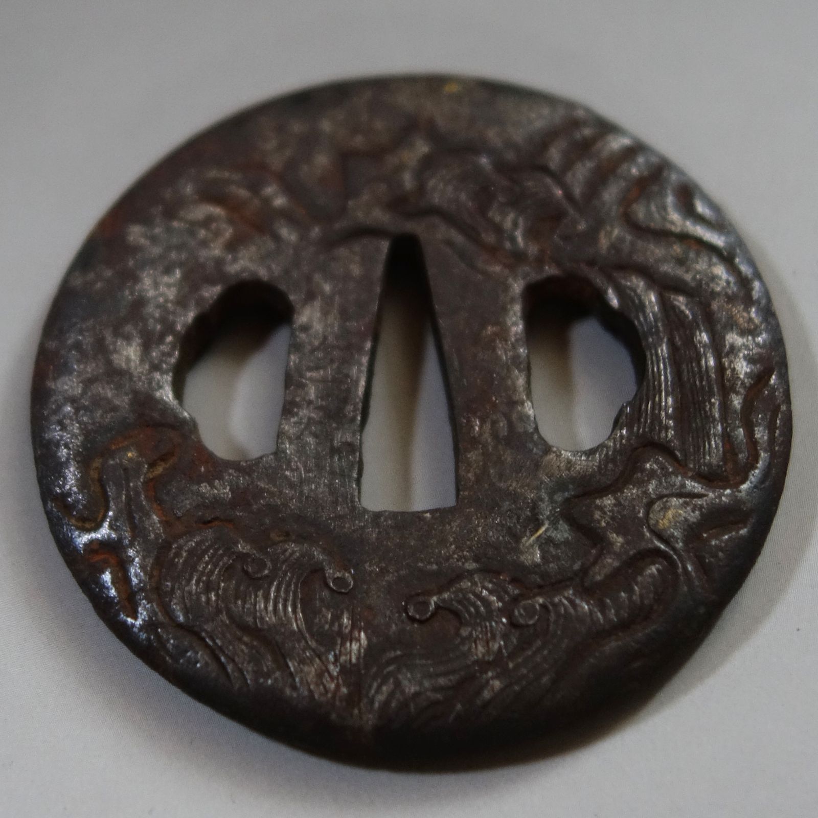 鍔 【 在銘 鉄地 荒波図鍔 】 日本刀 刀装具 鐔 骨董 古美術