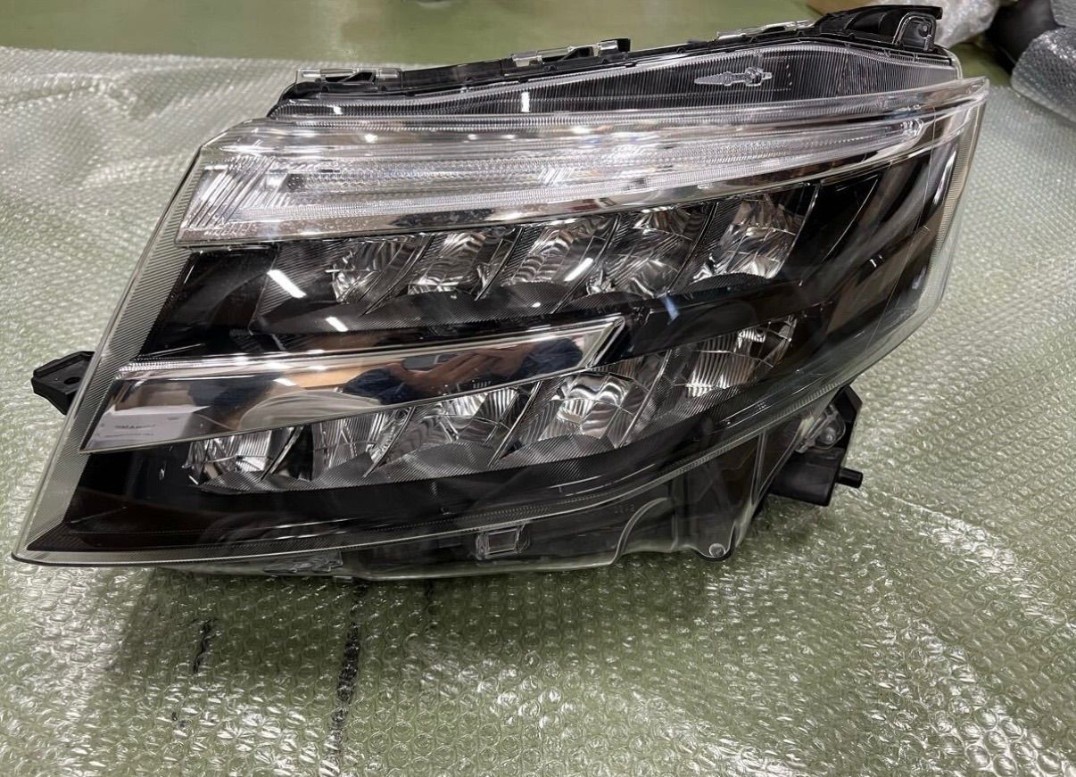 51-71 後期 LED M900A ルーミーカスタム 左ヘッドライト STANLEY W6242