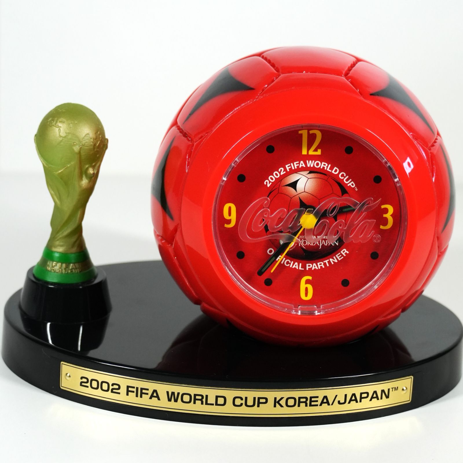 IM] FIFAワールドカップ 1998 2002 記念品 ボール 置時計 2点セット