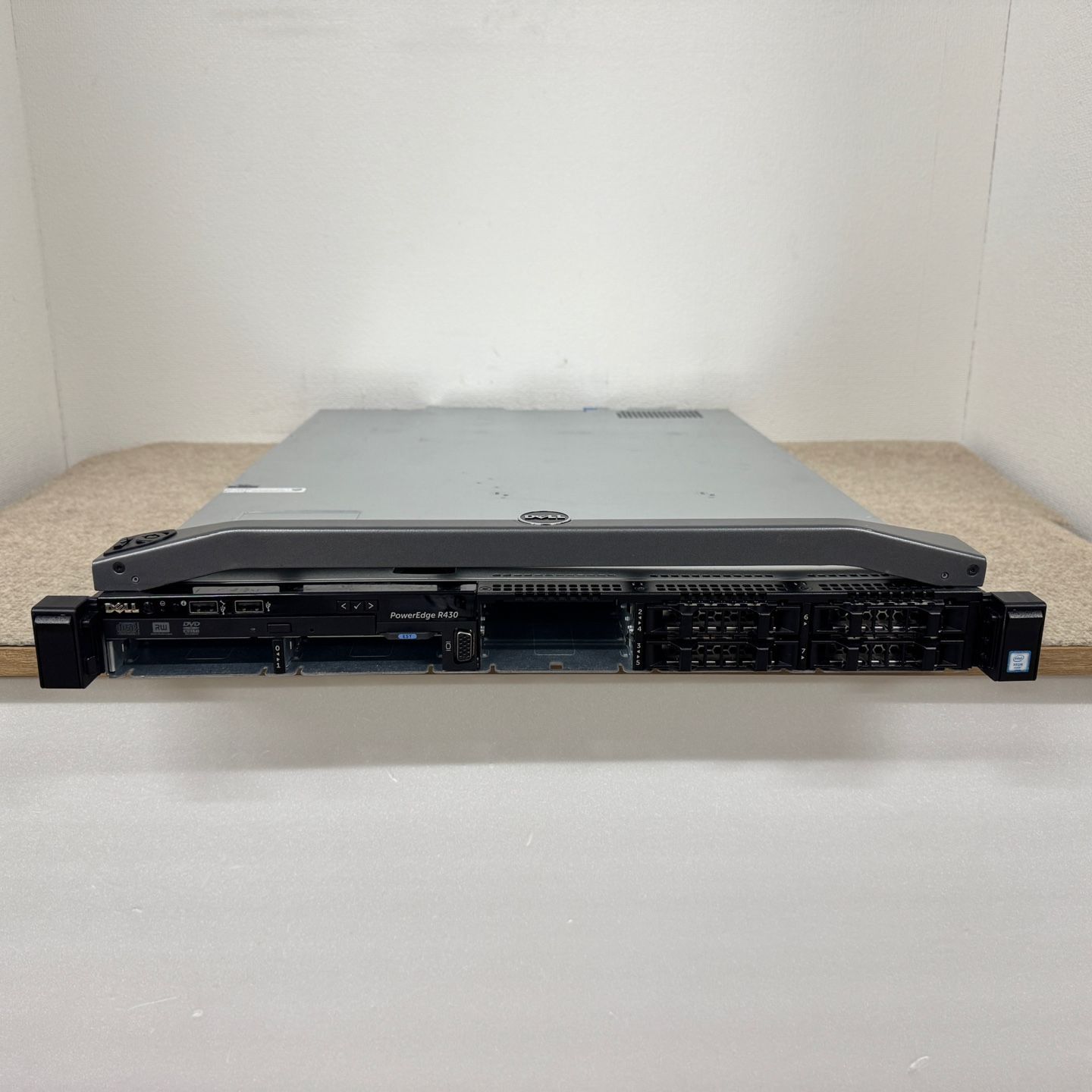 本体のみ Dell PowerEdge R 430 ヒートシンクx２基 HDDx 8搭載可 550 w電源x SV 254