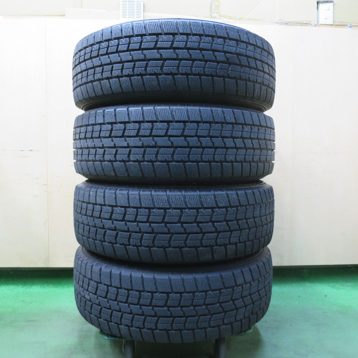 バリ溝！21年！キレイ！9.5分☆スタッドレス 215/60R17 グッドイヤー