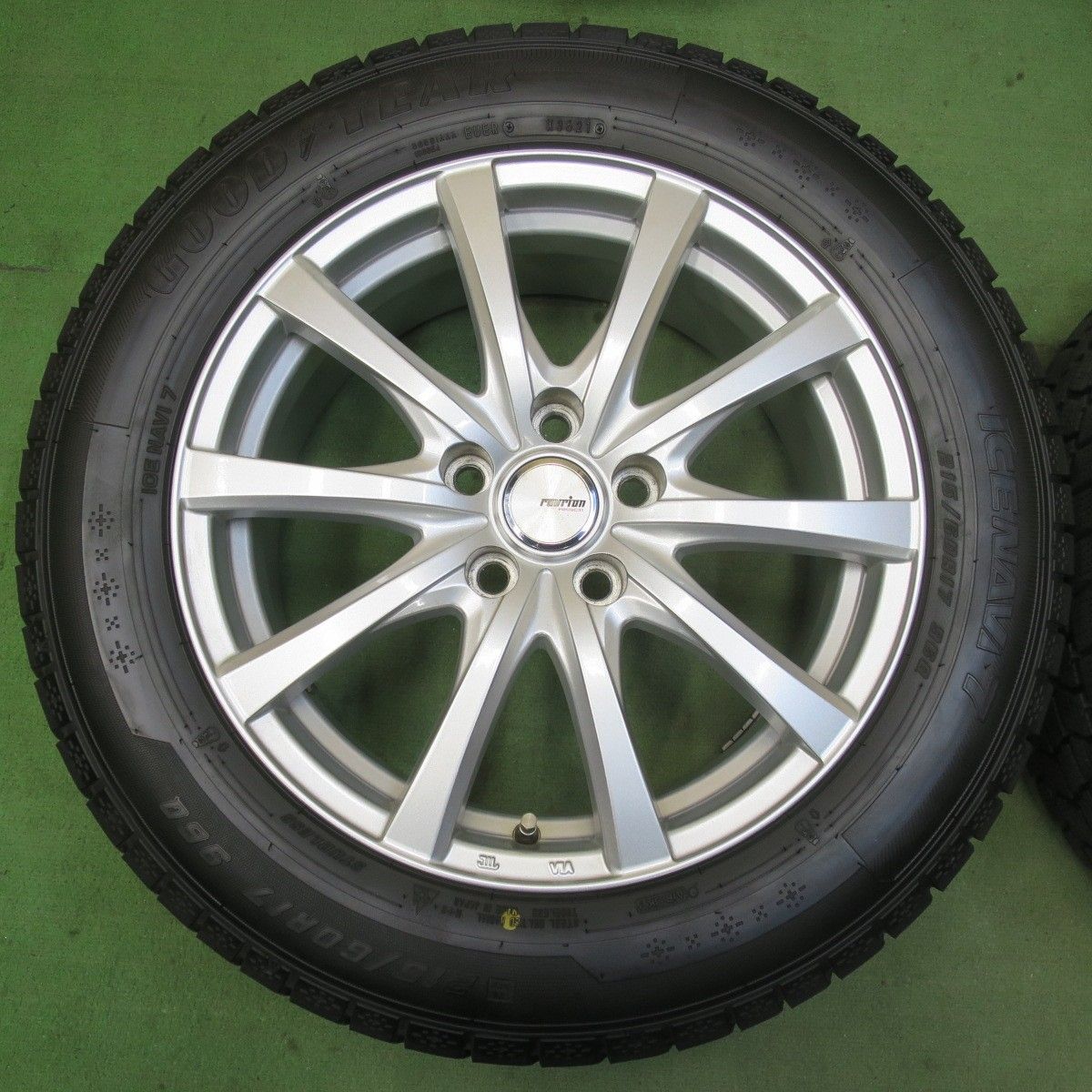 バリ溝！21年！キレイ！9.5分☆スタッドレス 215/60R17 グッドイヤー