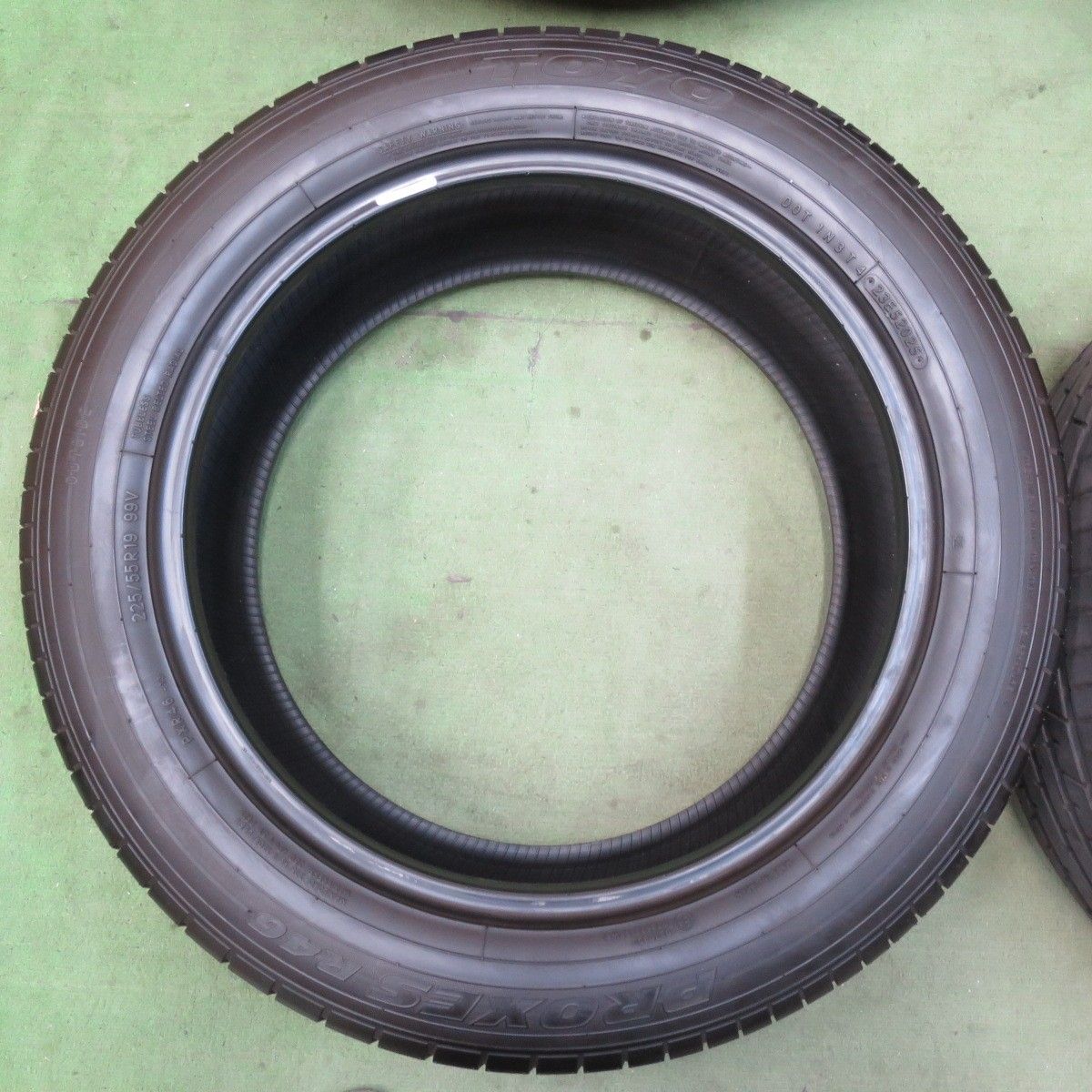 ①【バリ溝・国産】225/55R19 TOYO プロクセス R46 バリ溝！25年！9.5分以上☆225/55R19 トーヨー プロクセス R46 タイヤ