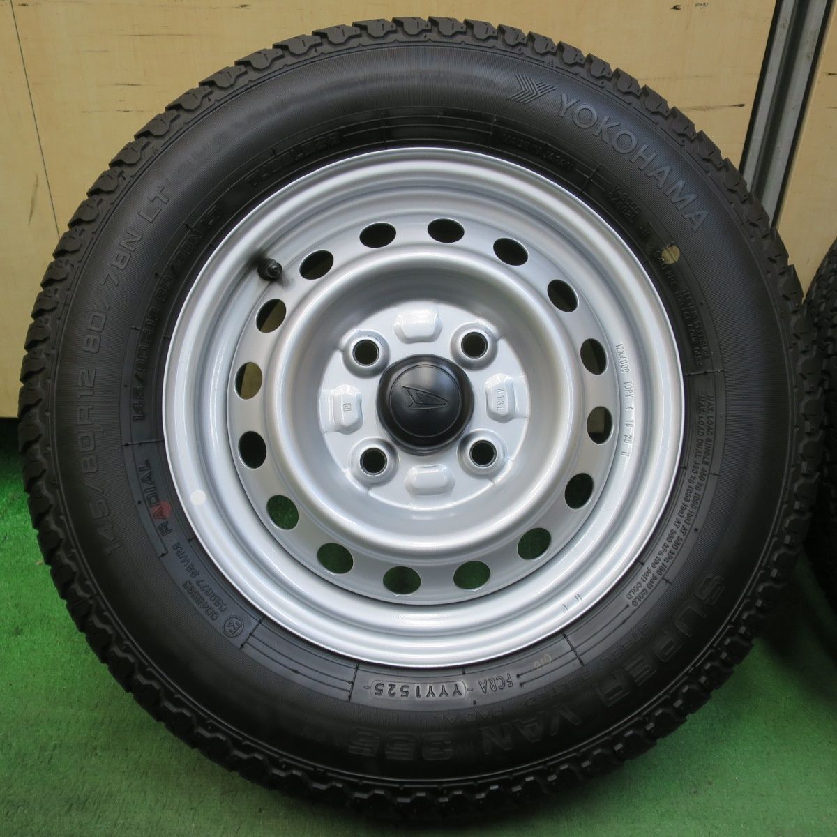 バリ溝 25年 キレイ 9 5分以上 ダイハツ ハイゼット アトレー 等 スチール 145 80 R 12 78 N ヨコハマ SUPER VAN 355 12インチ PCD 100 4 H 5120516イノ