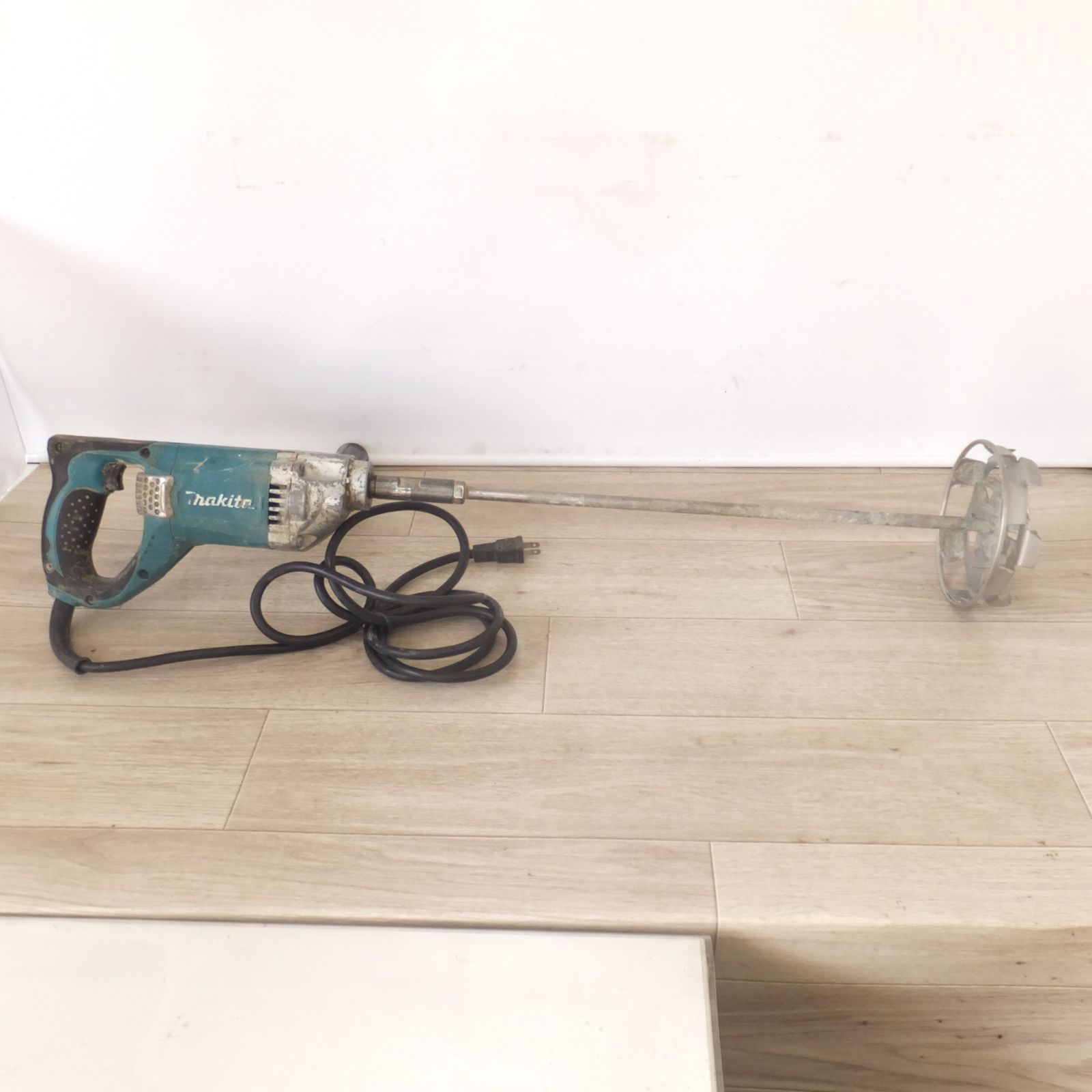 マキタ makita カクハン機 UT 2204 100 V 9 A 50-60 Hz 850 W