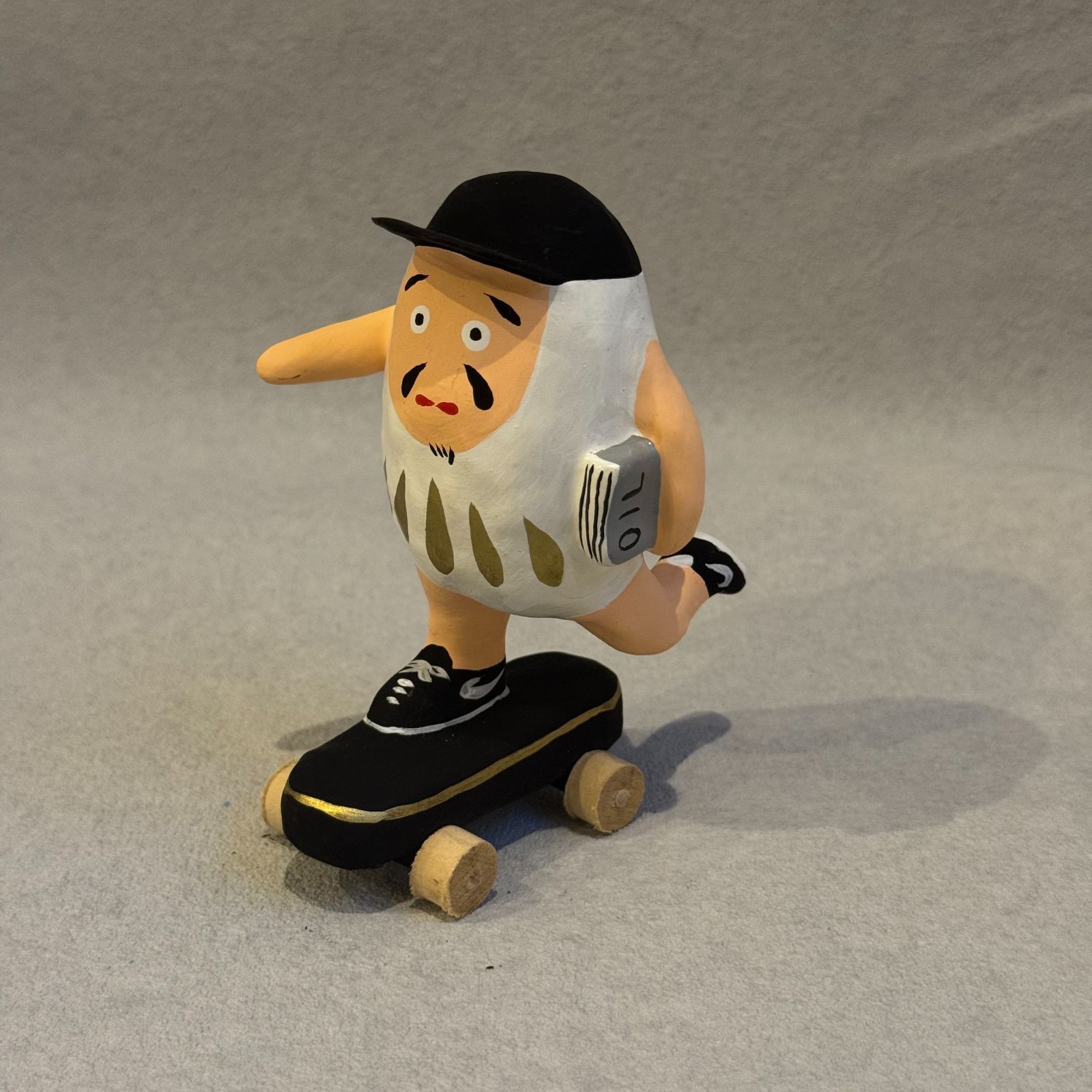 OIL by 美術手帖限定 寿印 スケボーだるま 白フード × ブラックボード