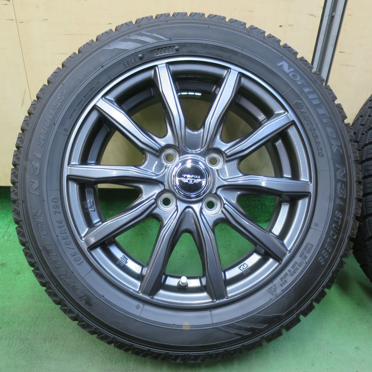バリ溝 21年 キレイ ほぼ10分 スタッドレス 165 65 R 14 オートバックス ノーストレック N 3 i TEAD テッド 14インチ PCD 100 4 H 5120608イス