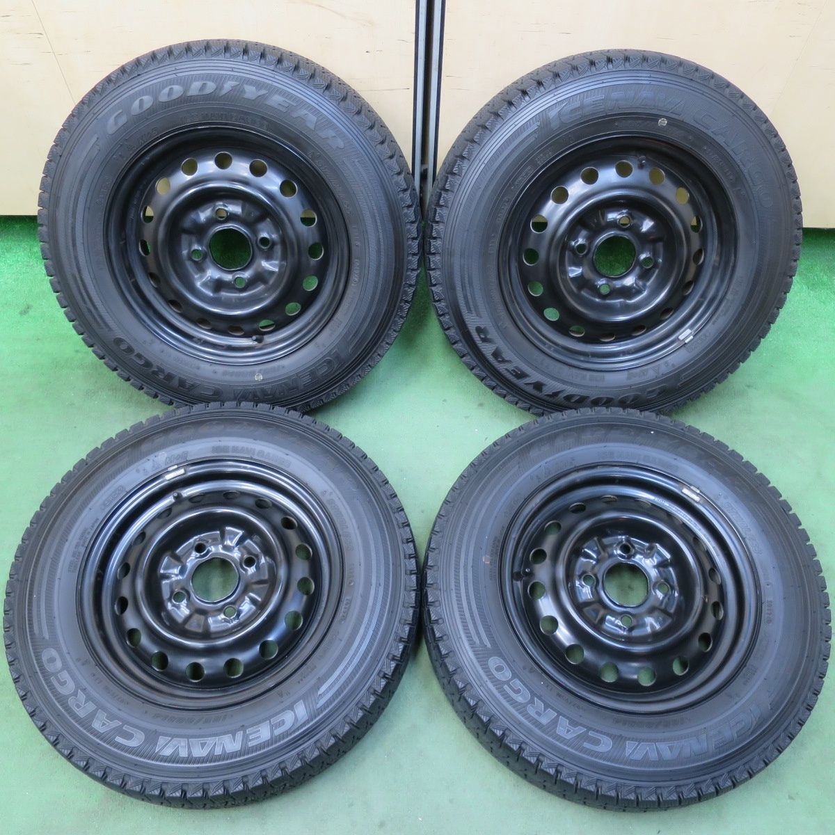 バリ溝 24年 キレイ 9 5分 日産 NV 200 バネット スチール 165 80 R 14 97 95 N スタッドレス グッドイヤー アイスナビ CARGO 14インチ PCD 114 3 4 H 5120514イス