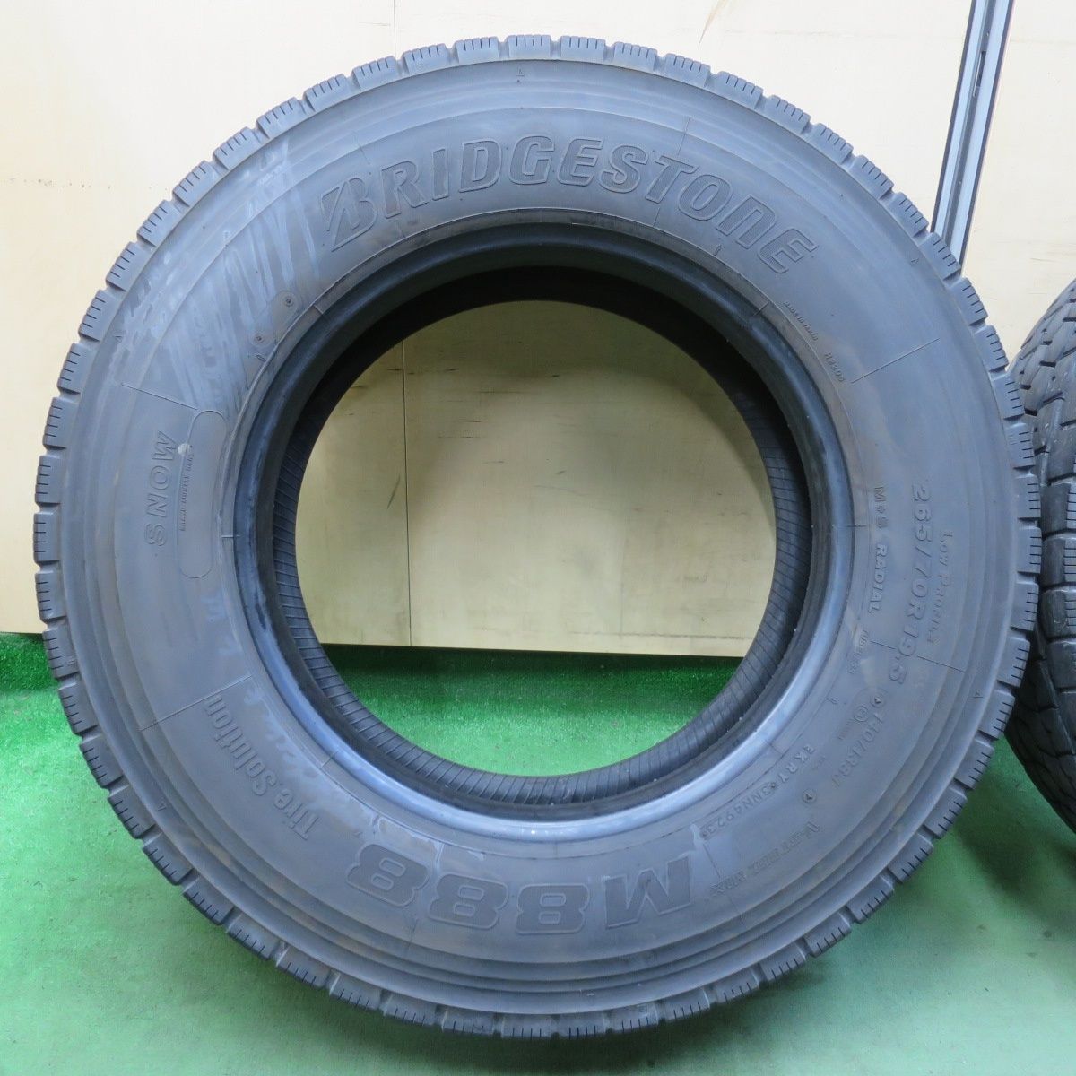 トラック タイヤ