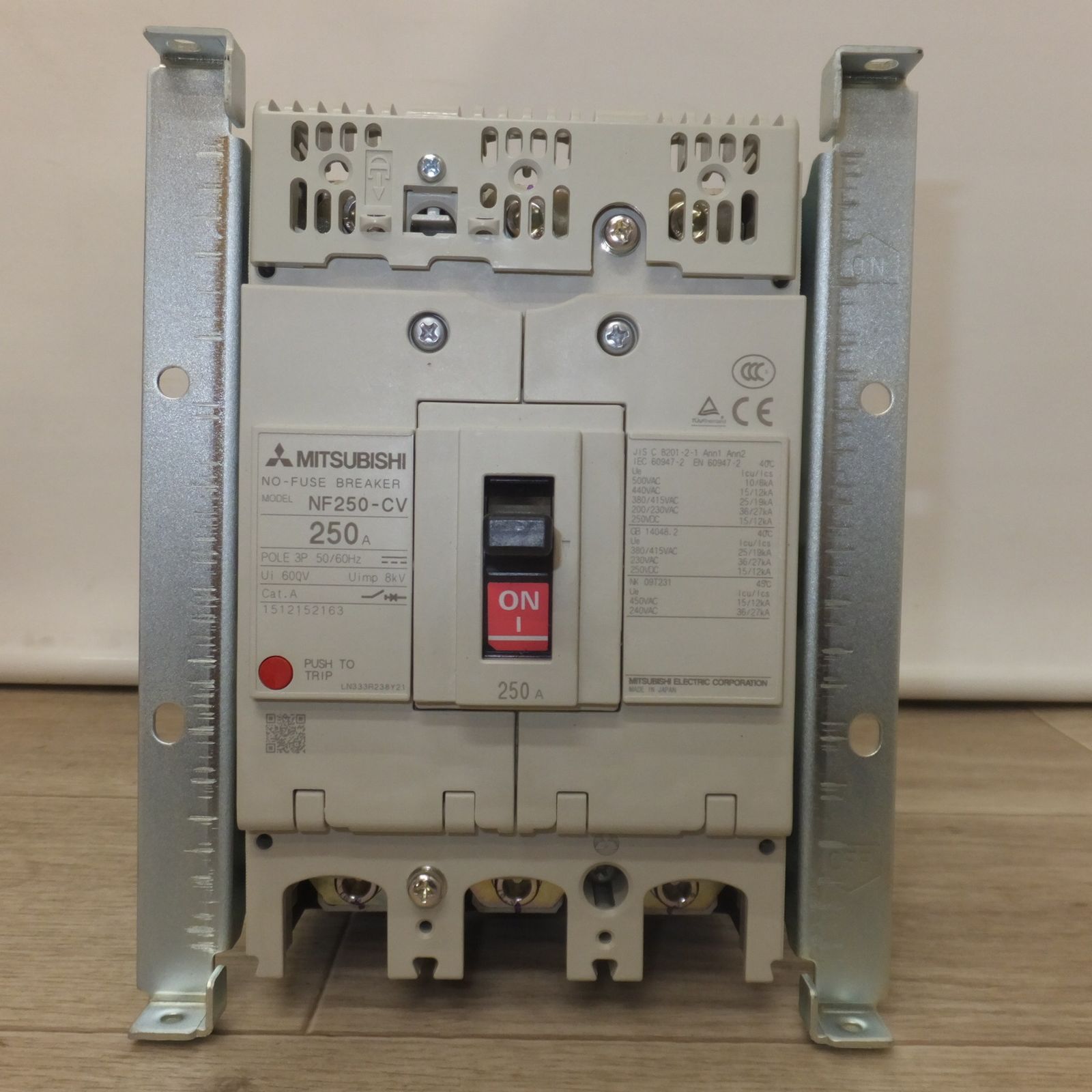 三菱 低圧遮断器 ノーヒューズブレーカー NF 250-CV 250 A POLE 3 P 50 60 Hz