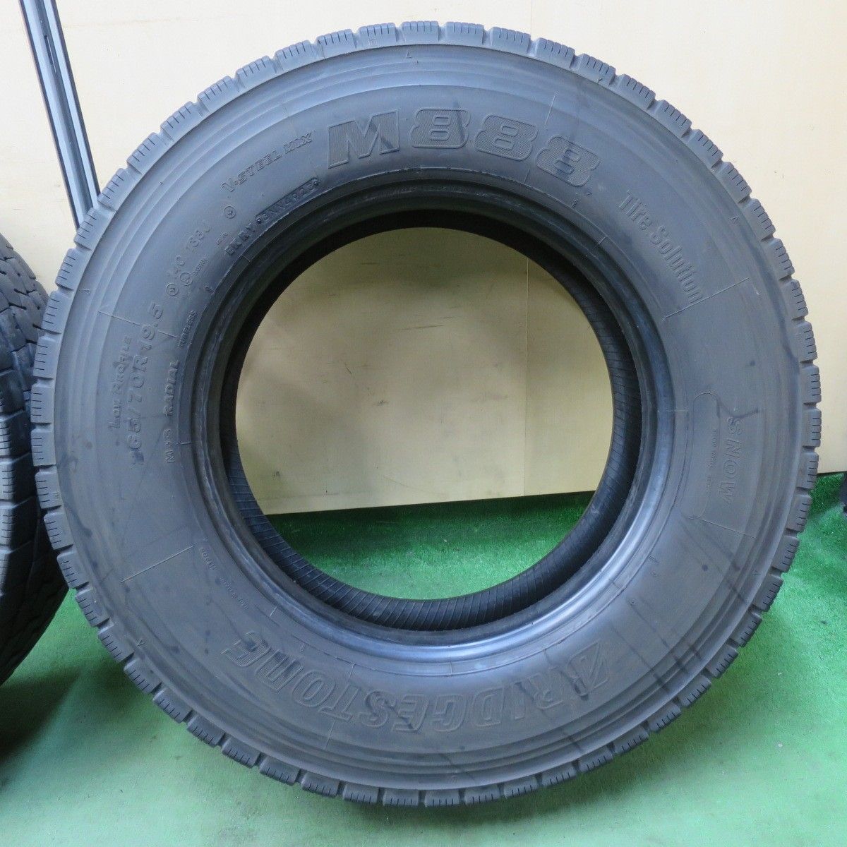 バリ溝 23年 8 5分 2本 トラック タイヤ 265 70 R 19 5 140 138 J ブリヂストン M 888 ミックス オールシーズン 5インチ 5120405イスタ その他 タイヤ