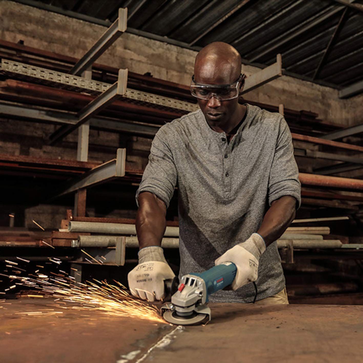 キックバック防止機構