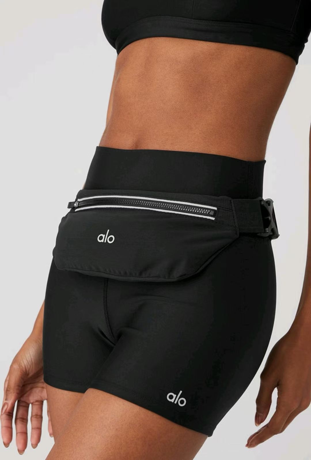 早い者勝ちです‼️alo ボディバッグ・ウエストポーチ ブラック 早い者勝ちです‼️alo ボディバッグ・ウエストポーチ ブラックコメント