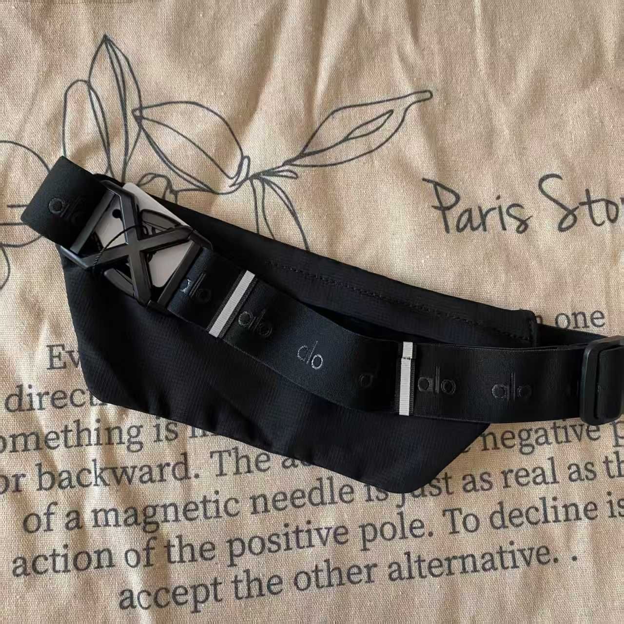 早い者勝ちです‼️alo ボディバッグ・ウエストポーチ ブラック 早い者勝ちです‼️alo ボディバッグ・ウエストポーチ ブラックコメント