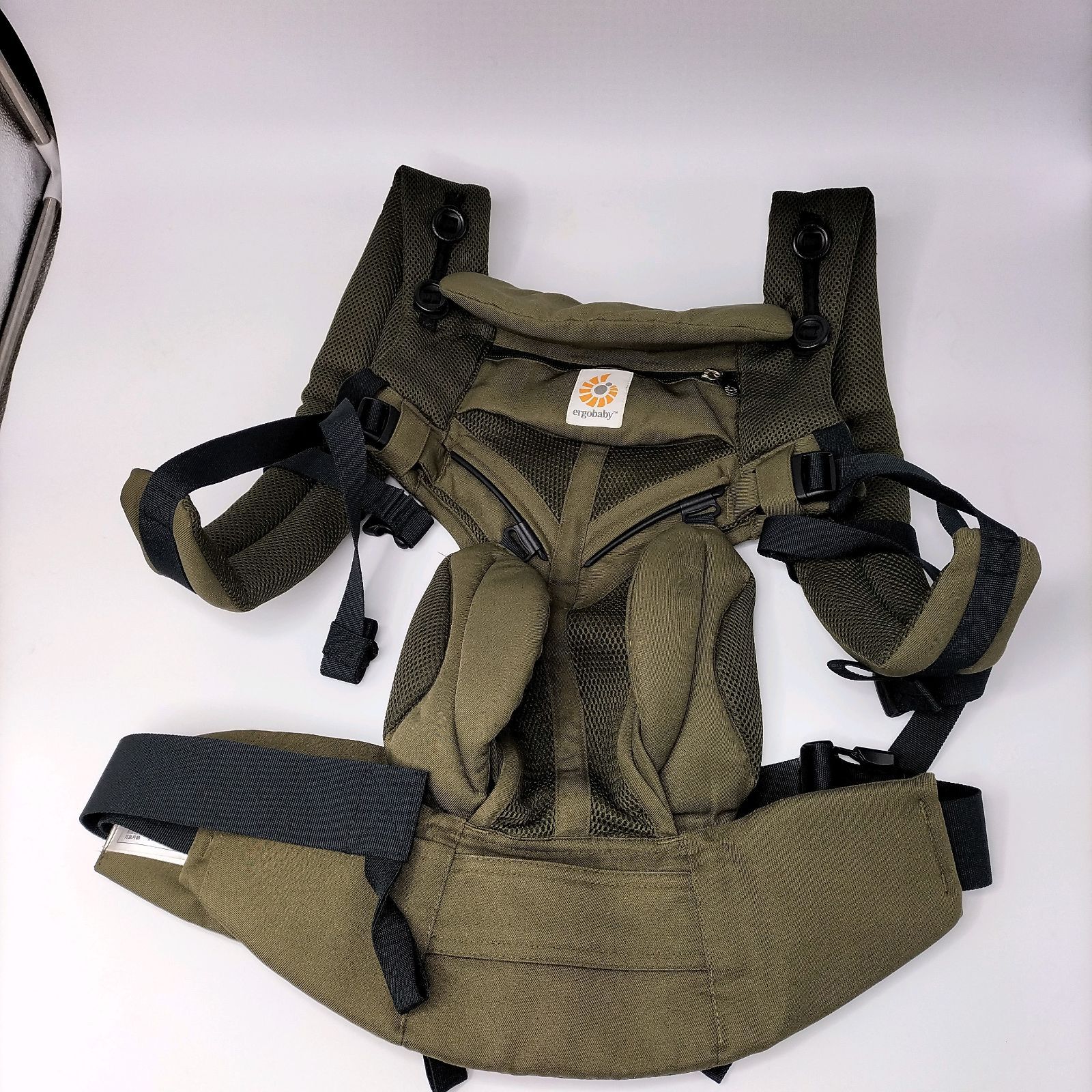 美品 ergobaby OMNI 360 クールエア 抱っこ紐 オリーブ - メルカリ