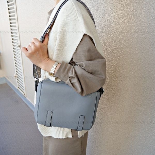 荷物しっかり収納 メッセンジャーバッグ