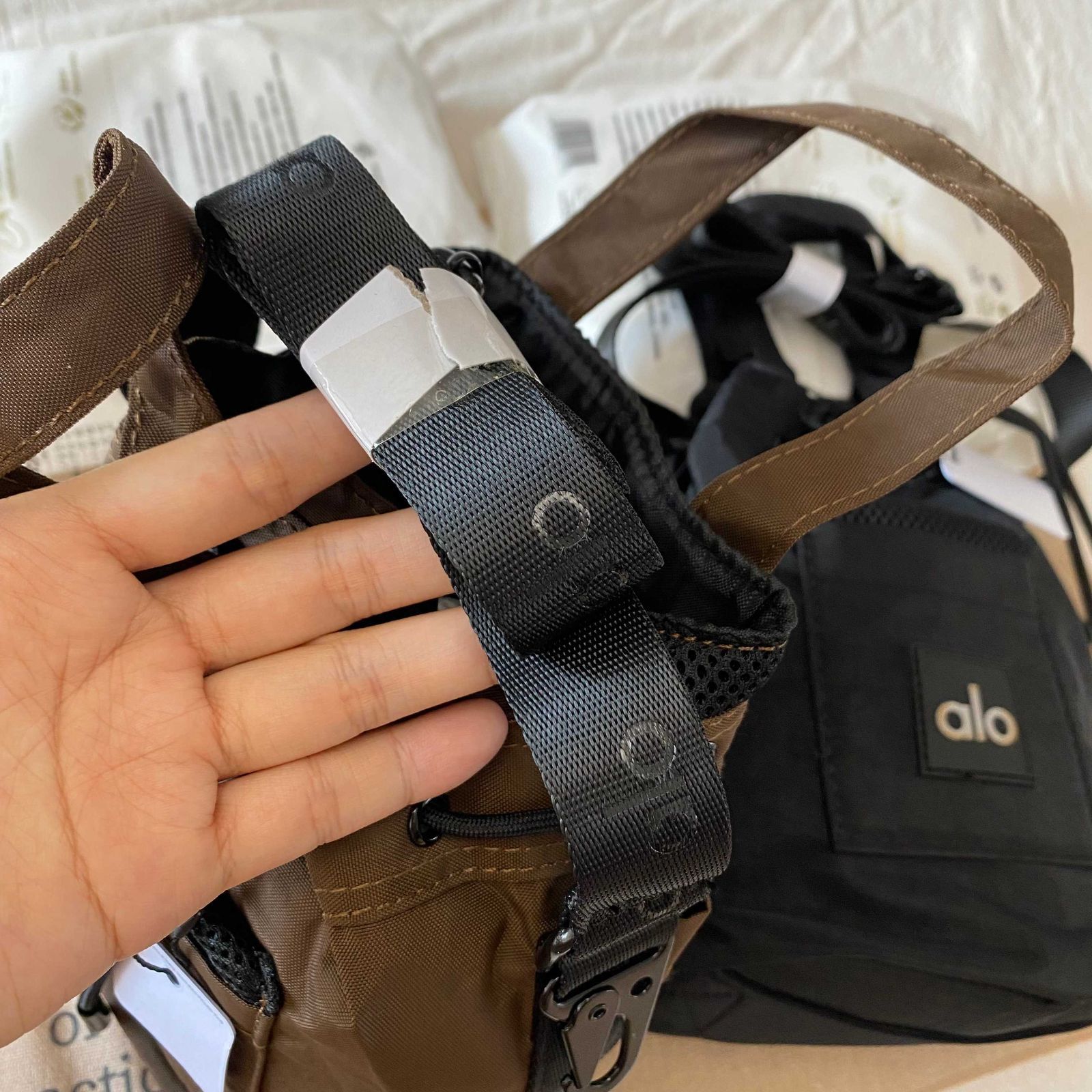 新品未使用☆Alo Yoga アロー ヨガ ウエストバッグ ショルダー バッグ