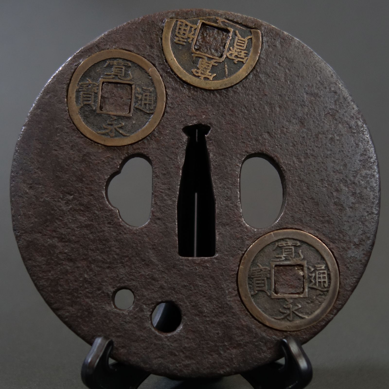 鍔 【 鉄地 寛永通宝象嵌鍔 】(鍔箱付き) 日本刀 刀装具 鐔 骨董 古