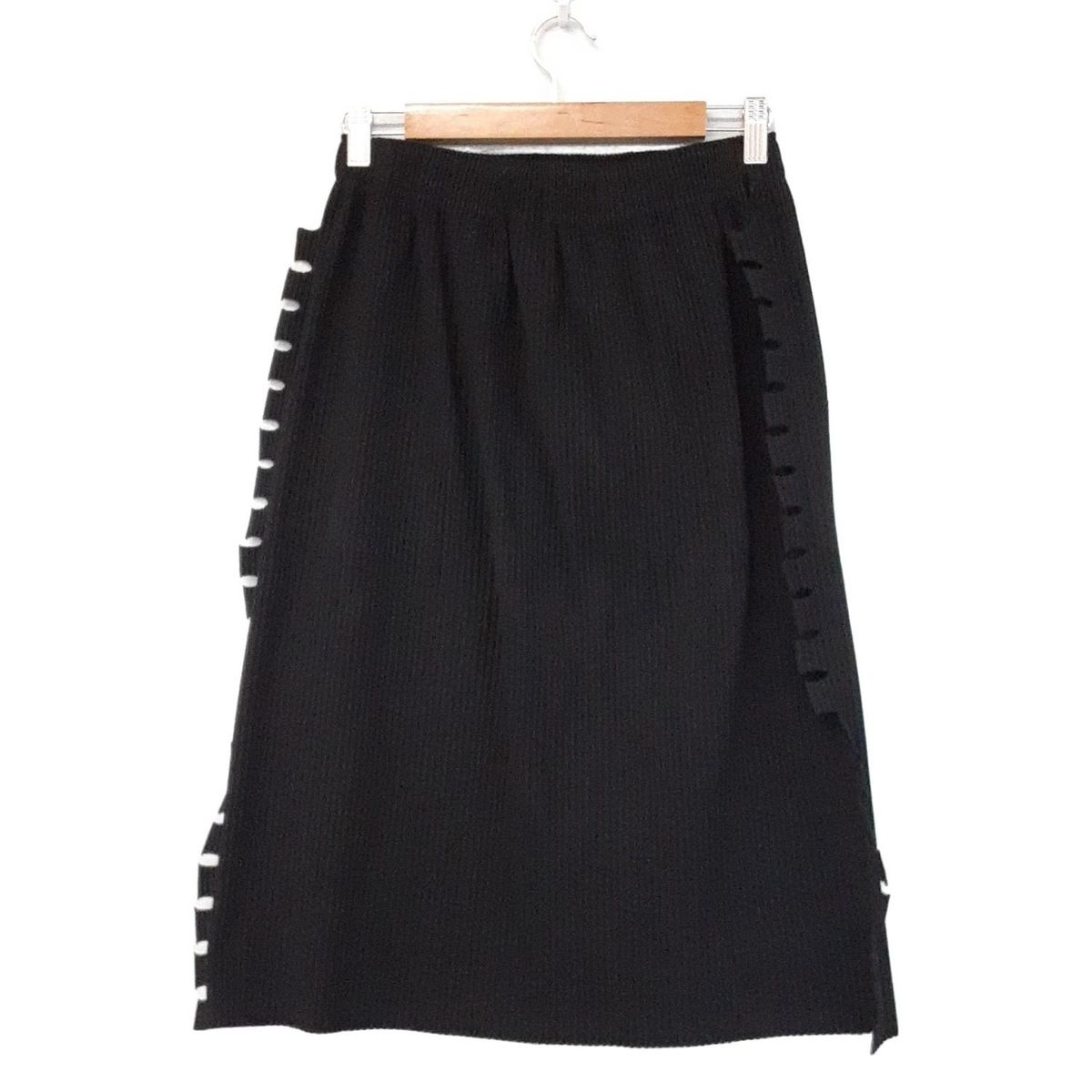 me ISSEY MIYAKE(ミー/イッセイミヤケ) スカート レディース美品 - 黒