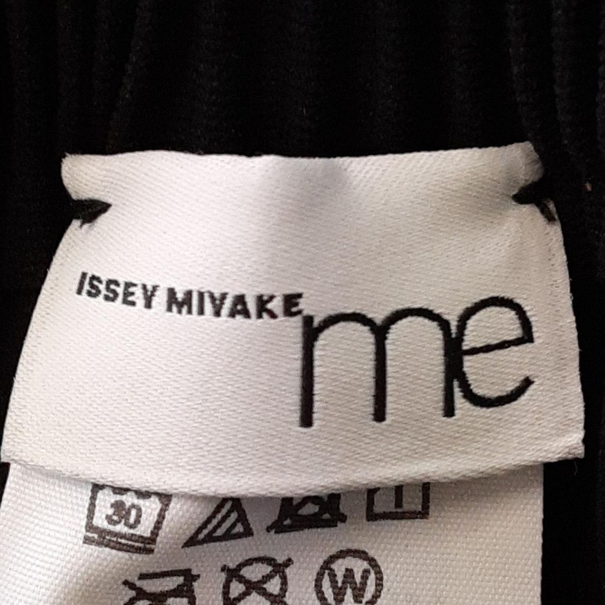 me ISSEY MIYAKE(ミー/イッセイミヤケ) スカート レディース美品 - 黒