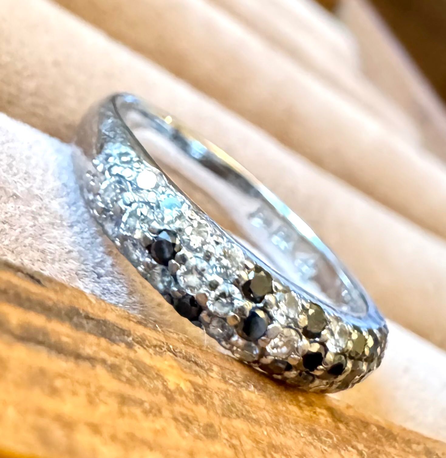 ポンテヴェキオ◇K18WG*7号*エテルノピッコリーニ*ブラックダイヤ