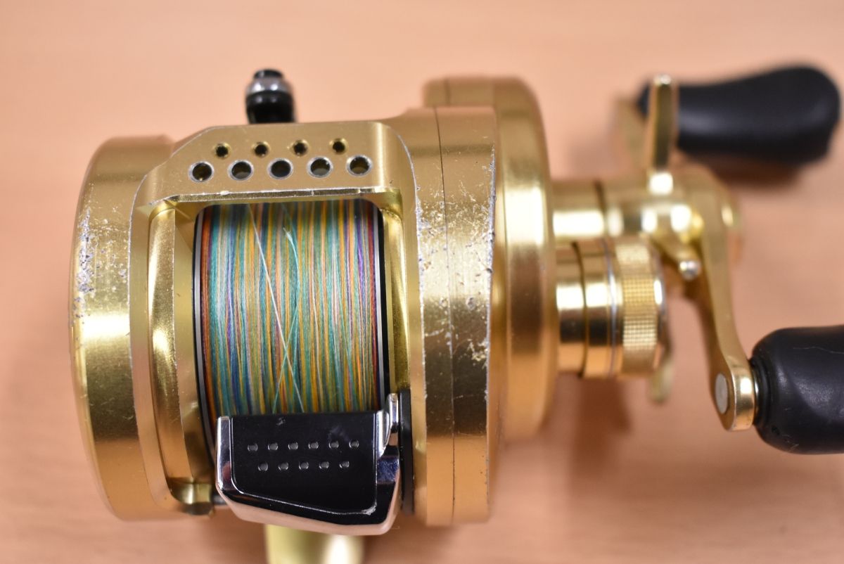 シマノ 14 カルカッタコンクエスト 200 右 ベイトリール SHIMANO