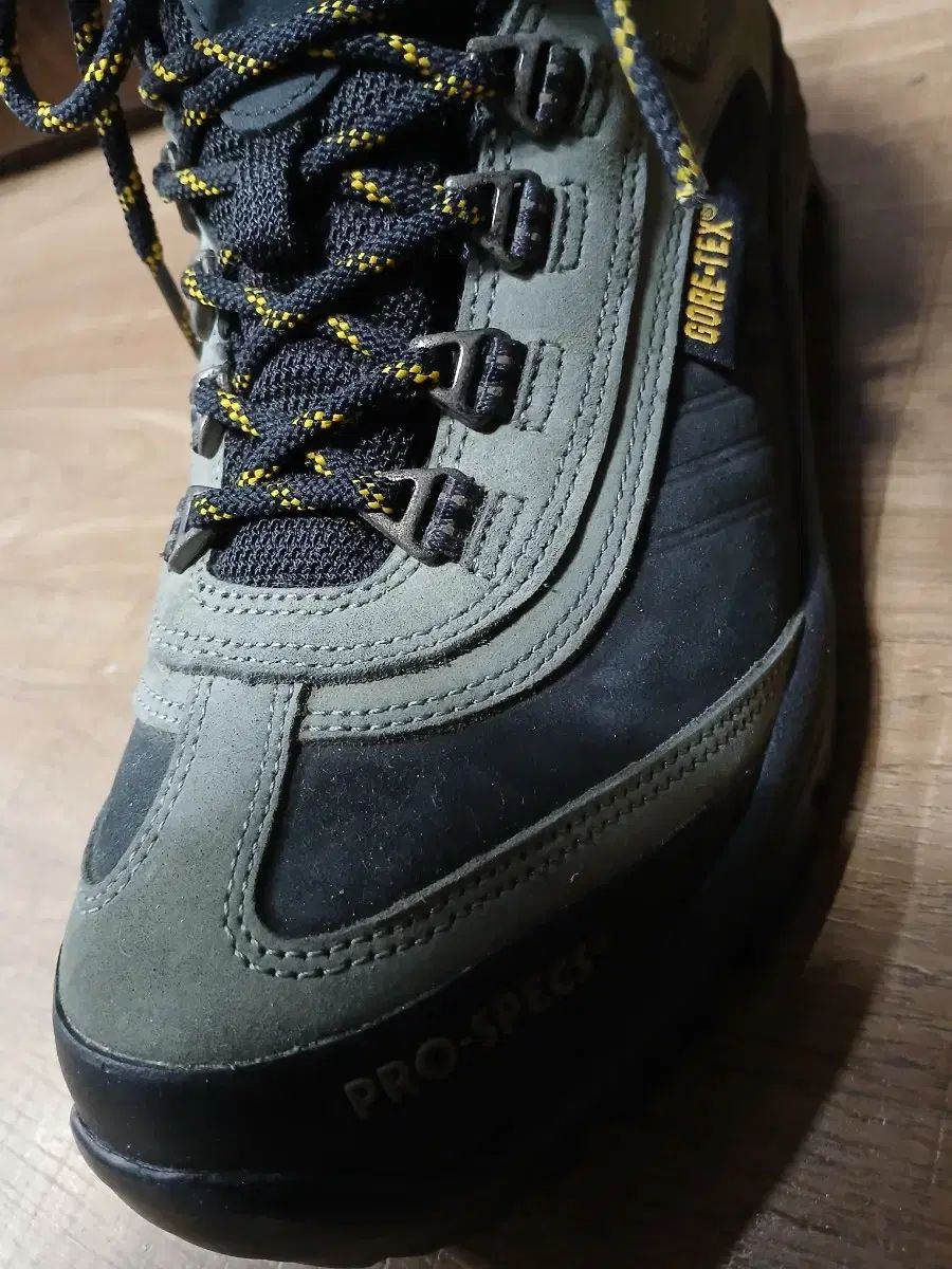 トレッキングシューズ