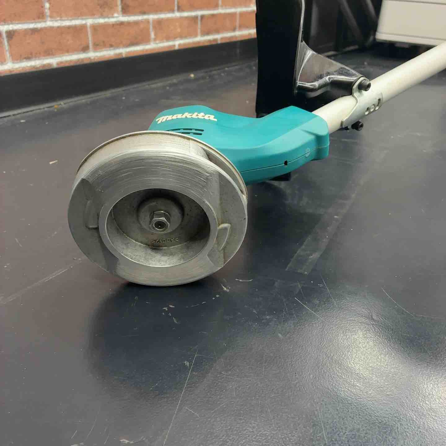 makita コードレス草刈機