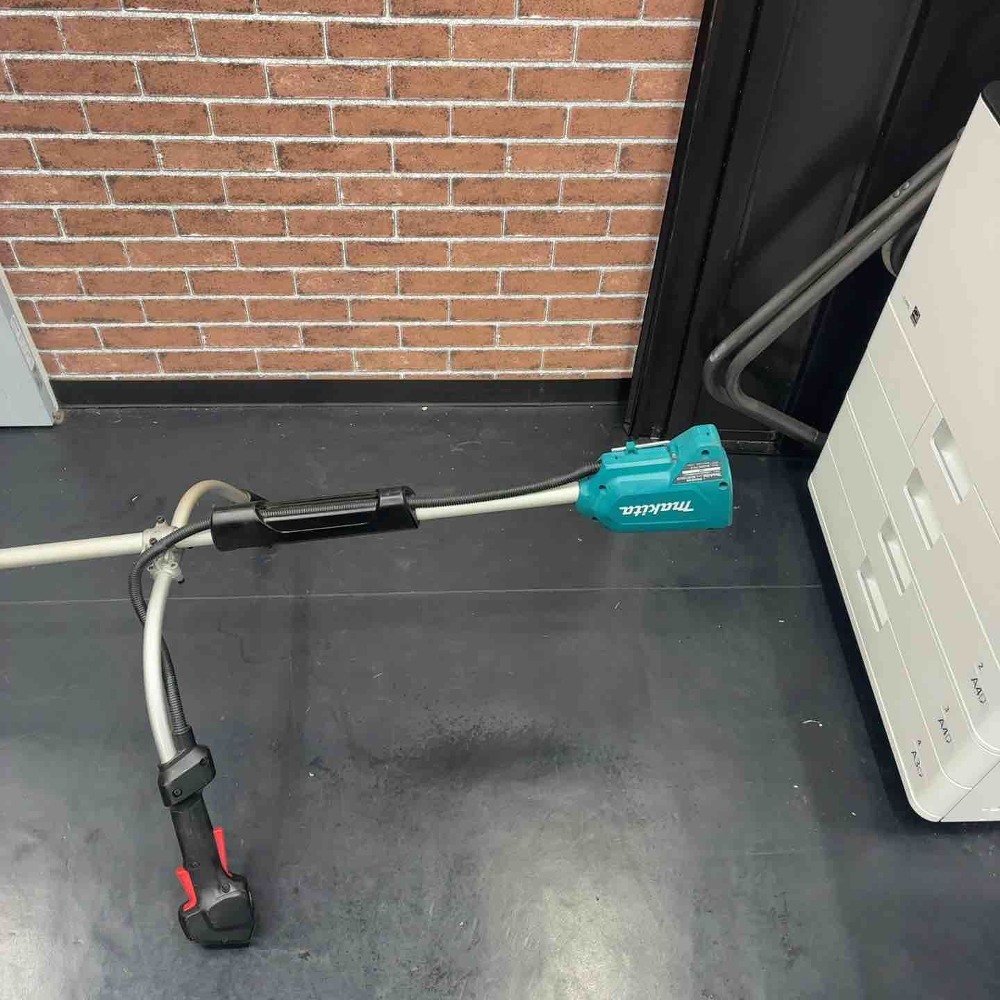 makita コードレス草刈機